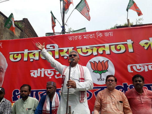 মেদিনীপুরে আসছেন মোদী, লক্ষাধিক সমাগমের প্রস্তুতিতে ব্যাপক সাড়া পাচ্ছেন দিলীপরা মেদিনীপুরে আসছেন মোদী, লক্ষাধিক সমাগমের প্রস্তুতিতে ব্যাপক সাড়া পাচ্ছেন দিলীপরা