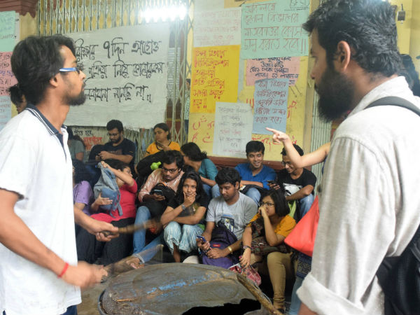 ৩০ ঘণ্টা পর ঘেরাও মুক্ত যাদবপুর বিশ্ববিদ্যালয়, তবে প্রবেশিকা-জট আরও জটিল ৩০ ঘণ্টা পর ঘেরাও মুক্ত যাদবপুর বিশ্ববিদ্যালয়, তবে প্রবেশিকা-জট আরও জটিল
