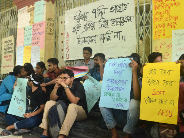 ৩০ ঘণ্টা পর ঘেরাও মুক্ত যাদবপুর বিশ্ববিদ্যালয়, তবে প্রবেশিকা-জট আরও জটিল ৩০ ঘণ্টা পর ঘেরাও মুক্ত যাদবপুর বিশ্ববিদ্যালয়, তবে প্রবেশিকা-জট আরও জটিল