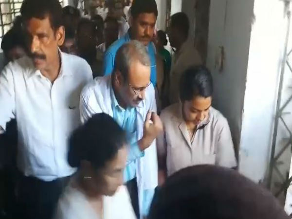 হাসপাতালে মুখ্যমন্ত্রী