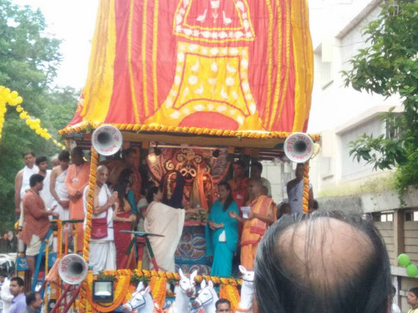 ইসকনের রথযাত্রার সূচনা করে সর্বধর্ম সমন্বয়ের বার্তা মমতার, বিশ্ব-শান্তির প্রার্থনা ইসকনের রথযাত্রার সূচনা করে সর্বধর্ম সমন্বয়ের বার্তা মমতার, বিশ্ব-শান্তির প্রার্থনা