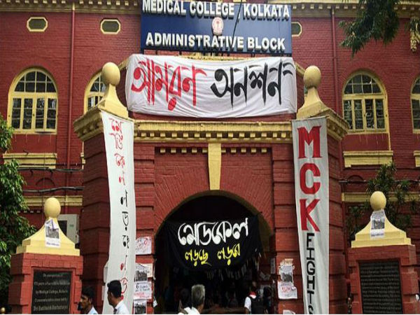 আন্দোলনে এগিয়ে এসেছেন মৌসুমী ভৌমিক