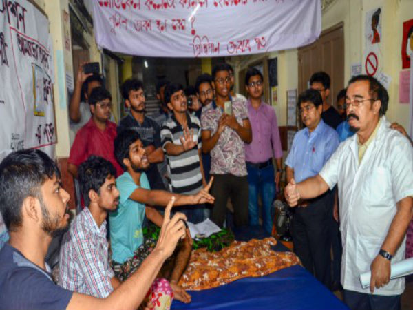 আন্দোলনকারী চিকিৎসক ছাত্রদের দাবি