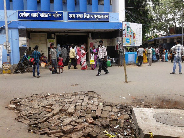কিশোরী গলায় আটকে ১০ টি সূচ! ভর্তি এনআরএস-এ, প্রশ্নের মুখে পরিবার কিশোরী গলায় আটকে ১০ টি সূচ! ভর্তি এনআরএস-এ, প্রশ্নের মুখে পরিবার