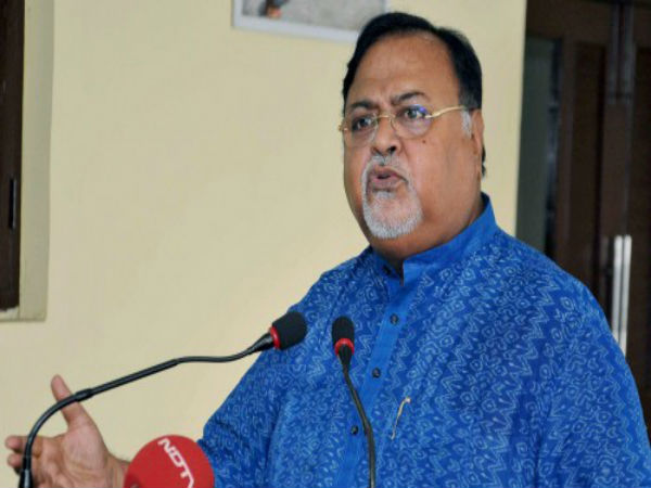 মোদীর সভায় দুর্ঘটনা নিয়ে কাঠগড়ায় আয়োজকরা! আগুন নিয়ে খেলবেন না, আক্রমণে আর যা বলল মমতার দল মোদীর সভায় দুর্ঘটনা নিয়ে কাঠগড়ায় আয়োজকরা! আগুন নিয়ে খেলবেন না, আক্রমণে আর যা বলল মমতার দল