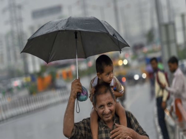 কলকাতা ও আশপাশের এলাকায় ধেয়ে আসছে প্রবল বৃষ্টি, জেনে নিন বিস্তারিত কলকাতা ও আশপাশের এলাকায় ধেয়ে আসছে প্রবল বৃষ্টি, জেনে নিন বিস্তারিত