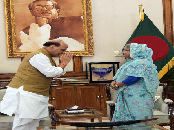 ঢাকা সফরে রাজনাথ! জঙ্গি কার্যকলাপ-সহ বিভিন্ন বিষয়ে আলোচনা ঢাকা সফরে রাজনাথ! জঙ্গি কার্যকলাপ-সহ বিভিন্ন বিষয়ে আলোচনা