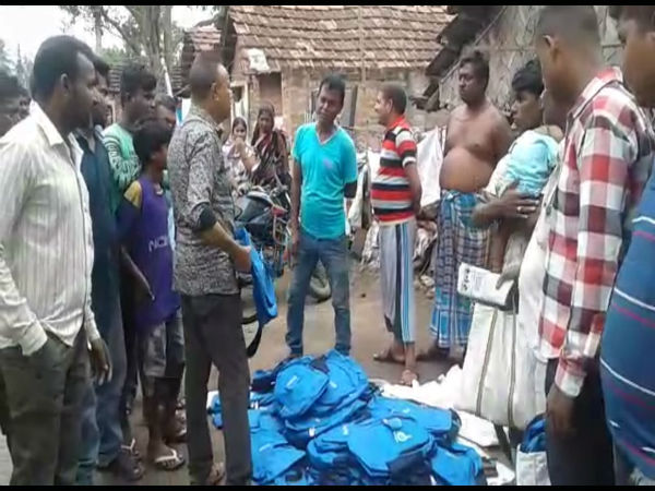 বাজারে বিশ্ব বাংলার লোগো দেওয়া ব্যাগ! নজরদারি নিয়ে তোলপাড় প্রশাসনিক মহল বাজারে বিশ্ব বাংলার লোগো দেওয়া ব্যাগ! নজরদারি নিয়ে তোলপাড় প্রশাসনিক মহল