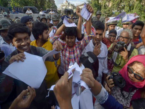 ছাত্রদের পাশে বাম ছাত্র-যুবরা