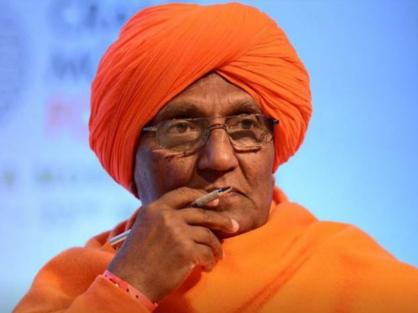 বিজেপি যুব মোর্চার হাতে আক্রান্ত স্বামী অগ্নিবেশ বিজেপি যুব মোর্চার হাতে আক্রান্ত স্বামী অগ্নিবেশ