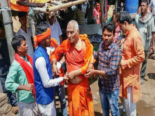 হামলা সংগঠিত করেছেন নিজেই! ঝাড়খণ্ডে অগ্নিবেশের ওপর হামলা কারণ নিয়ে যা বলল মোদীর দল হামলা সংগঠিত করেছেন নিজেই! ঝাড়খণ্ডে অগ্নিবেশের ওপর হামলা কারণ নিয়ে যা বলল মোদীর দল