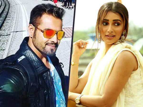 সায়ন্তিকার গাড়ি থেকে অমিত নামতেই জয় তেড়ে আসেন! প্রাক্তন প্রেমিকের বিরুদ্ধে মুখ খুললেন সায়ন্তিকা সায়ন্তিকার গাড়ি থেকে অমিত নামতেই জয় তেড়ে আসেন! প্রাক্তন প্রেমিকের বিরুদ্ধে মুখ খুললেন সায়ন্তিকা