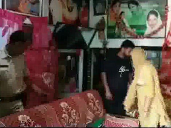 বিজেপি শাসিত রাজ্যে আরও এক রাম-রহিম! বহু ধর্ষণে অভিযুক্ত পুলিশের জালে বিজেপি শাসিত রাজ্যে আরও এক রাম-রহিম! বহু ধর্ষণে অভিযুক্ত পুলিশের জালে