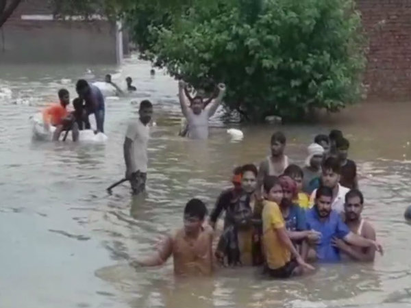 উত্তরপ্রদেশে ভয়াবহ বৃষ্টিতে প্রাণ গেল ৩৩ জনের উত্তরপ্রদেশে ভয়াবহ বৃষ্টিতে প্রাণ গেল ৩৩ জনের