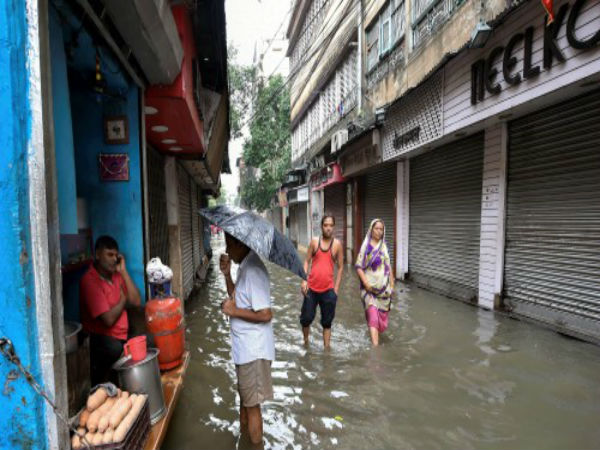 দক্ষিণ কলকাতার বিস্তীর্ণ এলাকা জলের তলায়