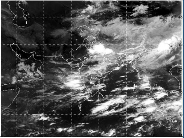 উত্তর ও উত্তর পূর্বের রাজ্যগুলিতে ভারী বৃষ্টির পূর্বাভাস উত্তর ও উত্তর পূর্বের রাজ্যগুলিতে ভারী বৃষ্টির পূর্বাভাস