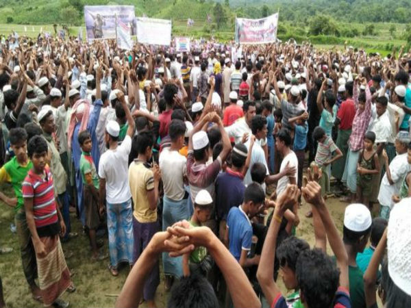 মিয়ানমারে ফিরিয়ে নেওয়ার দাবিতে রোহিঙ্গাদের বিক্ষোভ মিয়ানমারে ফিরিয়ে নেওয়ার দাবিতে রোহিঙ্গাদের বিক্ষোভ