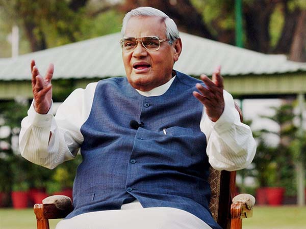 বাজপেয়ীর জন্ম