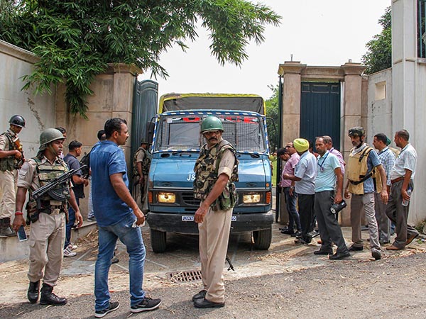 সরকারের আবেদন