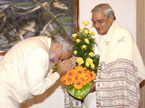মন্ত্রিসভায় স্থান
