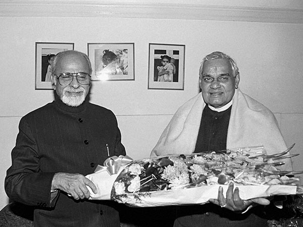 পূর্ণ সময়ের দায়িত্বে