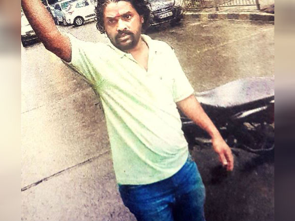 খোলা ম্যানহোল নিয়ে সতর্ক করলেন যিনি