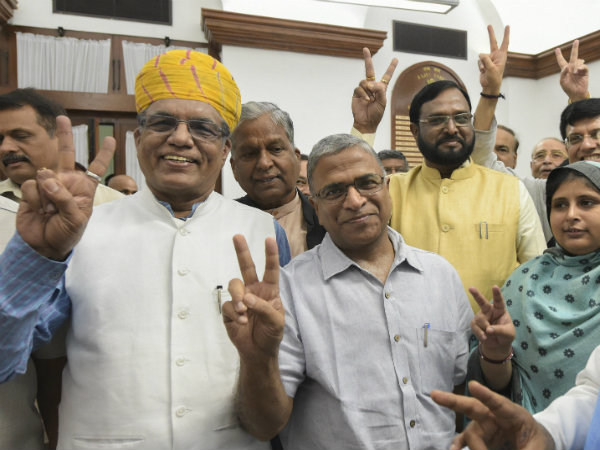 প্রভাত খবরের সম্পাদক