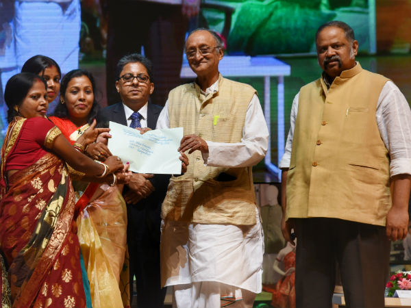 ১১৩ কোটির বিদেশি বরাত এল বাংলার হস্তশিল্পে, সঙ্গে ২ লক্ষ কর্মসংস্থানের বার্তা রাজ্যের ১১৩ কোটির বিদেশি বরাত এল বাংলার হস্তশিল্পে, সঙ্গে ২ লক্ষ কর্মসংস্থানের বার্তা রাজ্যের