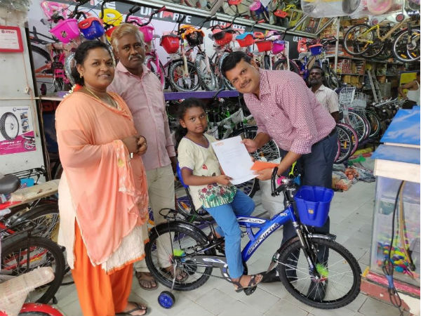 কেরলের জন্য এই ৮ বছরের শিশু দান করেছে তার পিগি ব্যাঙ্ক, পূরণ হল তার সাইকেলের স্বপ্নও কেরলের জন্য এই ৮ বছরের শিশু দান করেছে তার পিগি ব্যাঙ্ক, পূরণ হল তার সাইকেলের স্বপ্নও