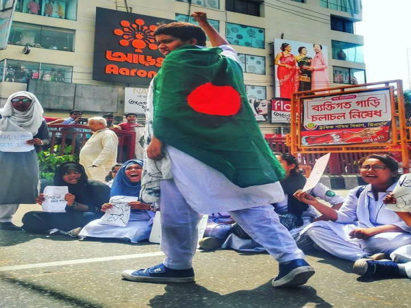 অঘোষিত ধর্মঘটের অবসান! স্বাভাবিকের পথে বাংলাদেশের সড়ক পরিবহণ অঘোষিত ধর্মঘটের অবসান! স্বাভাবিকের পথে বাংলাদেশের সড়ক পরিবহণ