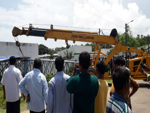 হানাদার ওড়িশা সরকার! দিঘার কাছে গুঁড়িয়ে দেওয়া হল রাজ্যের হোর্ডিং হানাদার ওড়িশা সরকার! দিঘার কাছে গুঁড়িয়ে দেওয়া হল রাজ্যের হোর্ডিং