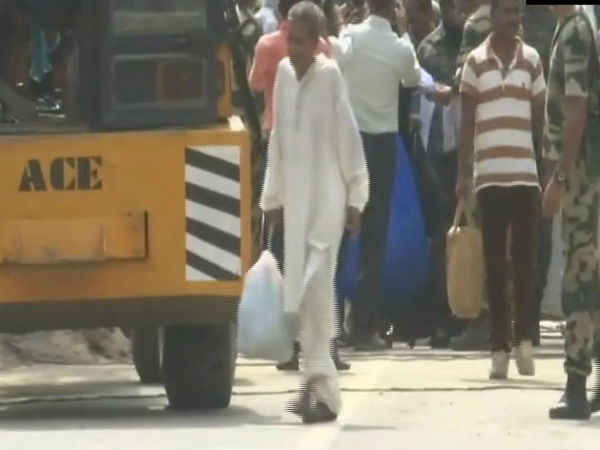 ৩৬ বছর পাকিস্তানের জেলে বন্দি গজানন্দ বাড়ি ফিরেছেন স্বাধীনতা দিবসের আগে ৩৬ বছর পাকিস্তানের জেলে বন্দি গজানন্দ বাড়ি ফিরেছেন স্বাধীনতা দিবসের আগে