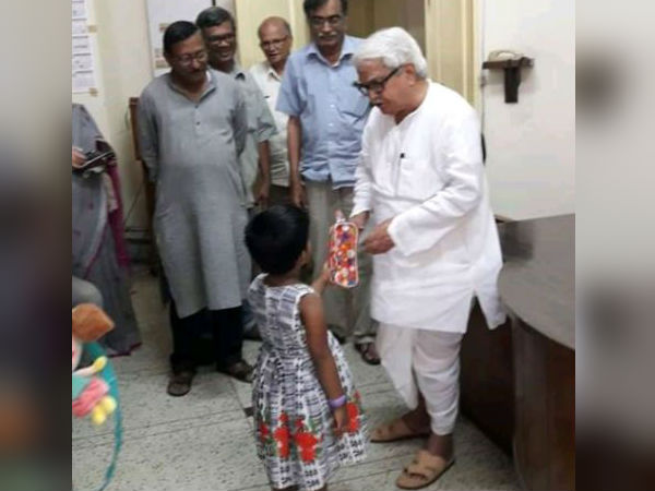কেরলের জন্য ৪ বছরের শিশু দান করল জন্মদিনের উপহার, ছাড়ল সিন্থেসাইজারের শখ কেরলের জন্য ৪ বছরের শিশু দান করল জন্মদিনের উপহার, ছাড়ল সিন্থেসাইজারের শখ
