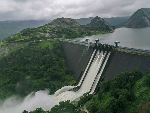 কেরালার বন্যা, বন্ধ রাখা হল কোচি বিমানবন্দর কেরালার বন্যা, বন্ধ রাখা হল কোচি বিমানবন্দর