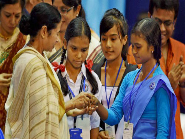 এবার কন্যাশ্রীর আওতায় সবাই! নানা সুবিধার কথা ঘোষণায় মুখ্যমন্ত্রী, জেনে নিন বিস্তারিত এবার কন্যাশ্রীর আওতায় সবাই! নানা সুবিধার কথা ঘোষণায় মুখ্যমন্ত্রী, জেনে নিন বিস্তারিত