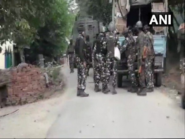 কুপওয়ারায় ফের জঙ্গি হামলা! পাল্টা জবাব নিরাপত্তা বাহিনীর কুপওয়ারায় ফের জঙ্গি হামলা! পাল্টা জবাব নিরাপত্তা বাহিনীর