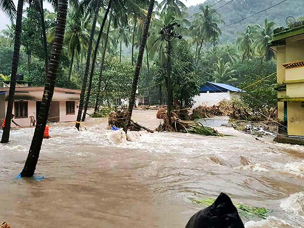 খুলে দেওয়া হয়েছে জলাধার