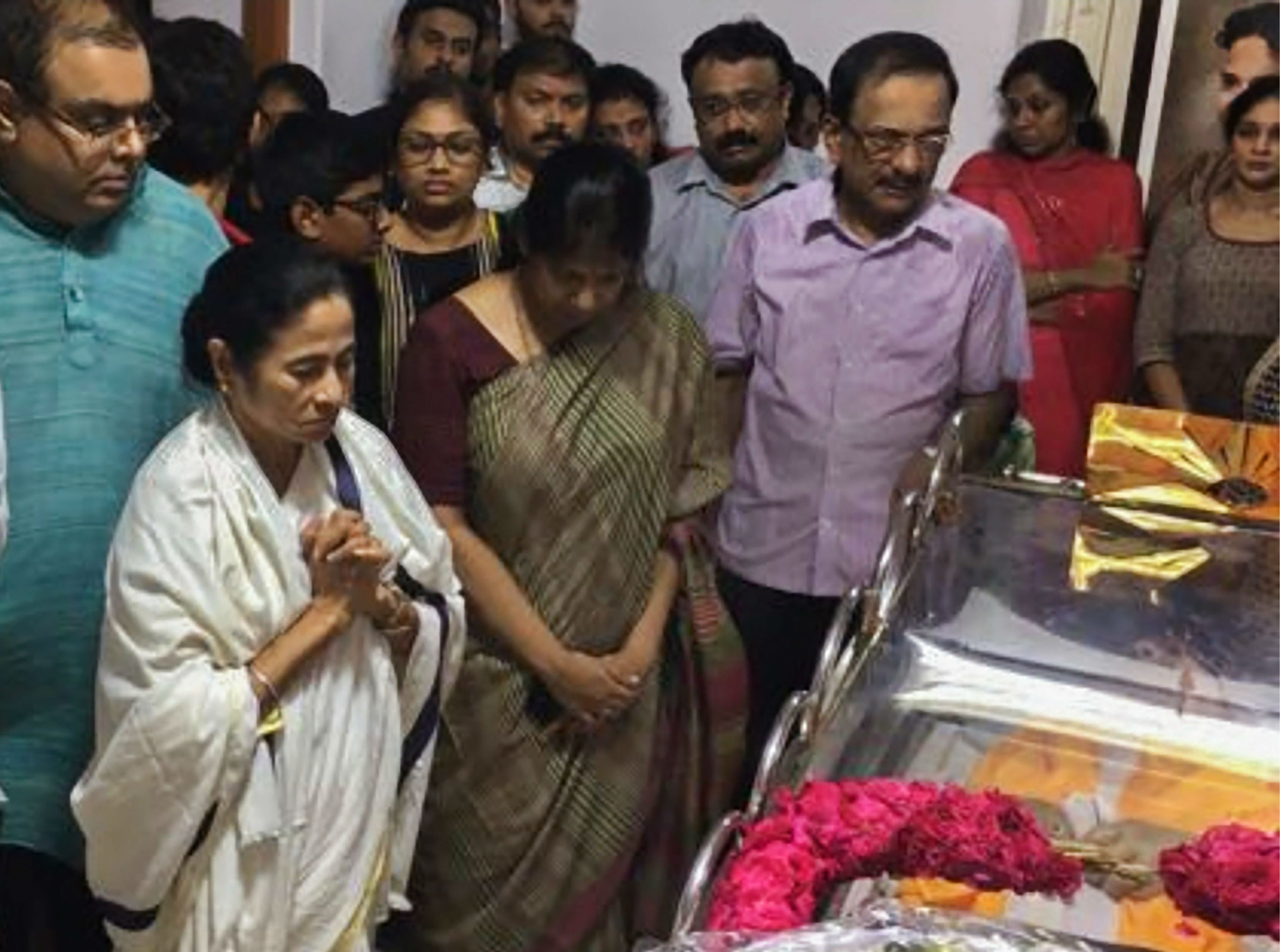 করুণানিধির সমাধি-বিতর্কে সরকারের বিরুদ্ধে সরব মমতা করুণানিধির সমাধি-বিতর্কে সরকারের বিরুদ্ধে সরব মমতা
