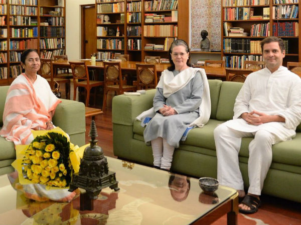 ২০১৯-এ বিজেপি রাজনৈতিকভাবে নার্ভাস, রাহুলকে জোটবদ্ধ নেতৃত্বের বার্তা মমতার ২০১৯-এ বিজেপি রাজনৈতিকভাবে নার্ভাস, রাহুলকে জোটবদ্ধ নেতৃত্বের বার্তা মমতার