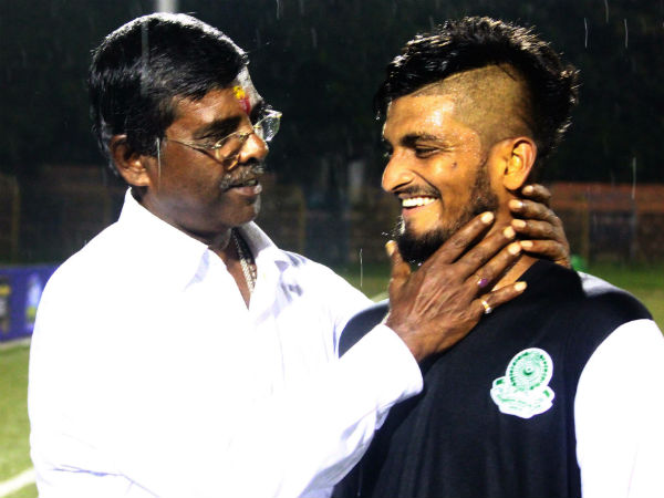 বড় ক্লাবের দায়িত্ব নিয়ে অভিষেক ম্যাচেই সফল রঘু নন্দী বড় ক্লাবের দায়িত্ব নিয়ে অভিষেক ম্যাচেই সফল রঘু নন্দী