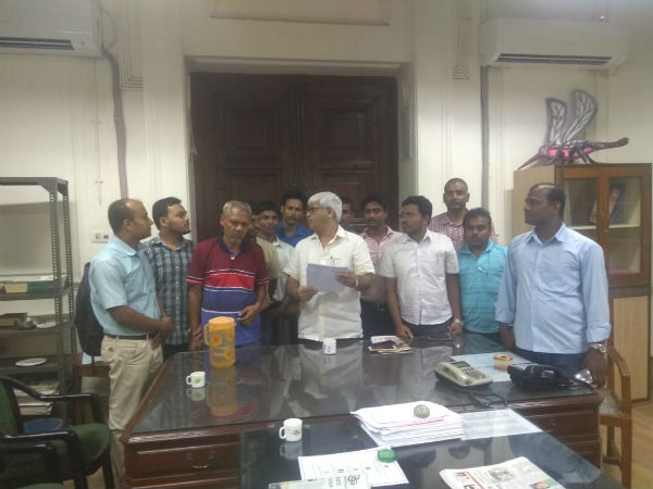 মারধরের বিচার চাইতে এবার আরও বড় পদক্ষেপ শিক্ষকদের মারধরের বিচার চাইতে এবার আরও বড় পদক্ষেপ শিক্ষকদের
