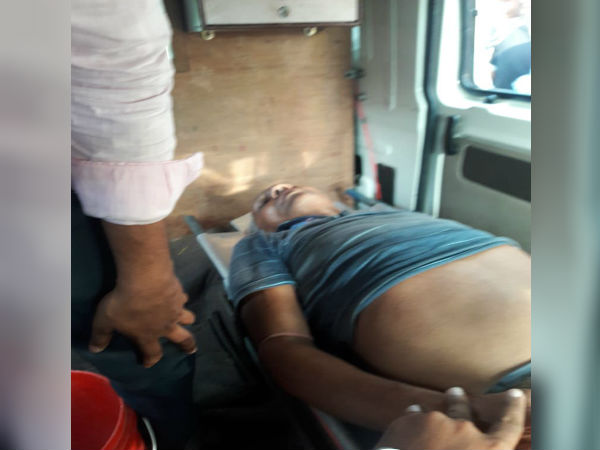 প্রধানশিক্ষকের বিরুদ্ধে দুর্নীতির প্রতিবাদ করে জুটল মার প্রধানশিক্ষকের বিরুদ্ধে দুর্নীতির প্রতিবাদ করে জুটল মার