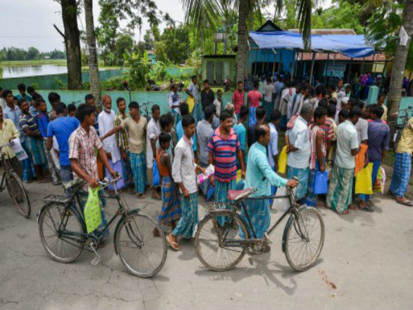 অসমে ৪০ লক্ষের নাগরিকত্ব বাদের দায় মমতারও! এনআরসি কর্তৃপক্ষের দাবিতে চাঞ্চল্য অসমে ৪০ লক্ষের নাগরিকত্ব বাদের দায় মমতারও! এনআরসি কর্তৃপক্ষের দাবিতে চাঞ্চল্য