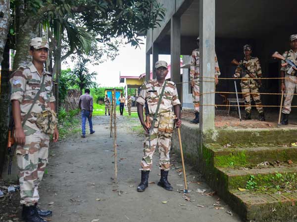 বাংলাদেশী অনুপ্রবেশকারী নিয়ে আইবি-র সতর্কতা বাংলাদেশী অনুপ্রবেশকারী নিয়ে আইবি-র সতর্কতা