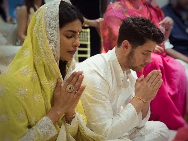 নিক ও প্রিয়াঙ্কার বাগদানের সাজগোজ!