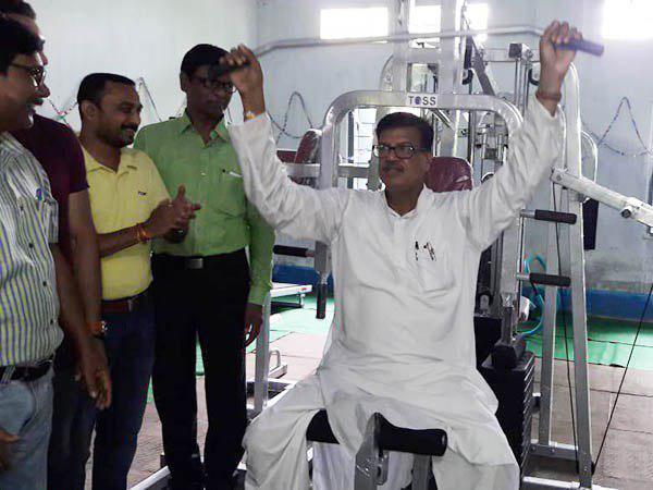 সাংসদ সৌগত রায়ের সুইমিং পুল দৃশ্যকে খেয়াল পড়ালেন ইনি সাংসদ সৌগত রায়ের সুইমিং পুল দৃশ্যকে খেয়াল পড়ালেন ইনি