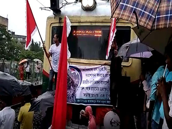 দিলীপ ঘোষের মন্তব্যের প্রতিবাদ! মতুয়া মহাসংঘের আন্দোলনে সমর্থন তৃণমূলের, দেখুন ভিডিও দিলীপ ঘোষের মন্তব্যের প্রতিবাদ! মতুয়া মহাসংঘের আন্দোলনে সমর্থন তৃণমূলের, দেখুন ভিডিও