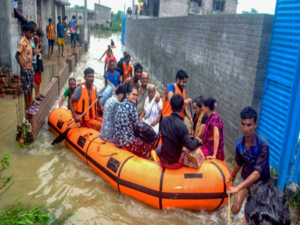 নিম্নচাপ ও ঘূর্ণাবর্তের জোড়া ফলা! ফের কি ভাসবে রাজ্যের পশ্চিমাংশ, জেনে নিন বিস্তারিত নিম্নচাপ ও ঘূর্ণাবর্তের জোড়া ফলা! ফের কি ভাসবে রাজ্যের পশ্চিমাংশ, জেনে নিন বিস্তারিত