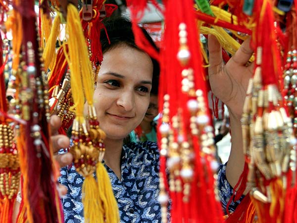 ভাই বোনের খেলাধুলার জিনিস