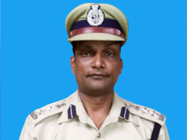 হিরোদের মৃত্যু হয় না, তারা চিরকাল বেঁচে থাকে আমাদের মনে হিরোদের মৃত্যু হয় না, তারা চিরকাল বেঁচে থাকে আমাদের মনে